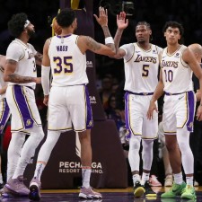 James se repose et Anthony Davis prend la tête